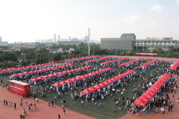 「云南教育新闻」2020届高校毕业生招聘会，有你喜欢的工作吗？